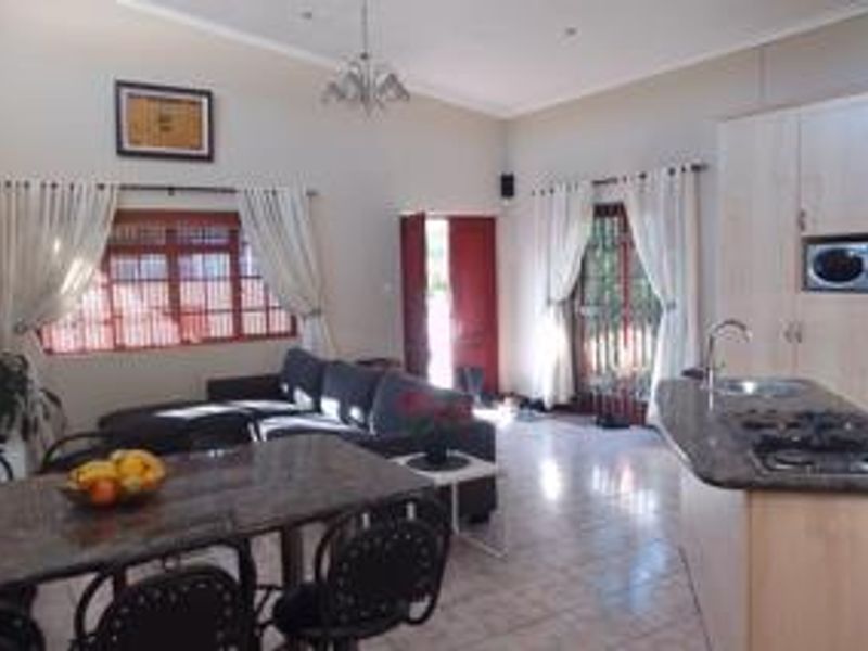 6 Bedroom House for Sale in  Cravenby, Parow R2,795,000 - Photo 7
