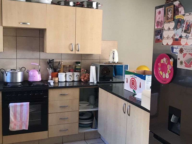 Stunning and well maintained 2 Bedrooms 1 ,5 Bathrooms  double garage for sale in Theresa park Golf estate ( Thornbrook) - Photo 9