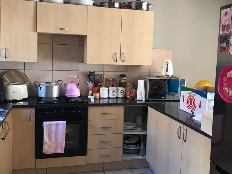 Stunning and well maintained 2 Bedrooms 1 ,5 Bathrooms  double garage for sale in Theresa park Golf estate ( Thornbrook) - Photo 8
