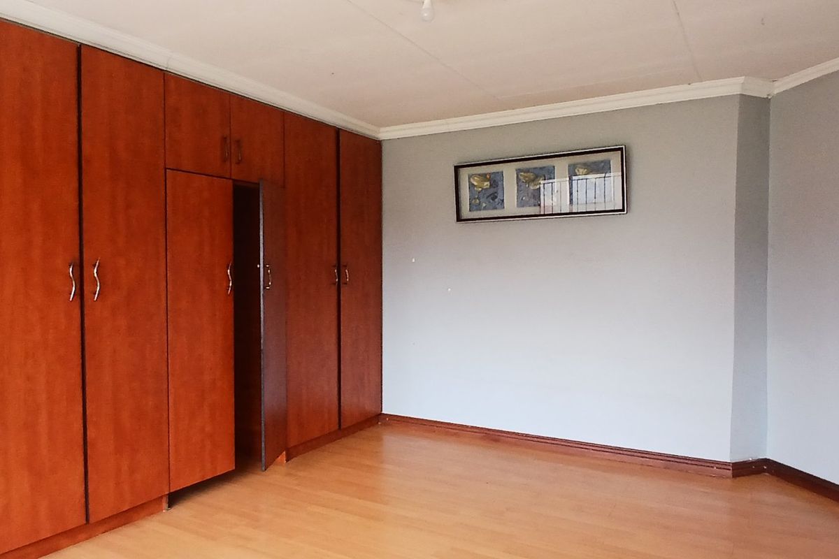 COZY 1 BEDROOM COTTAGE - Photo 2