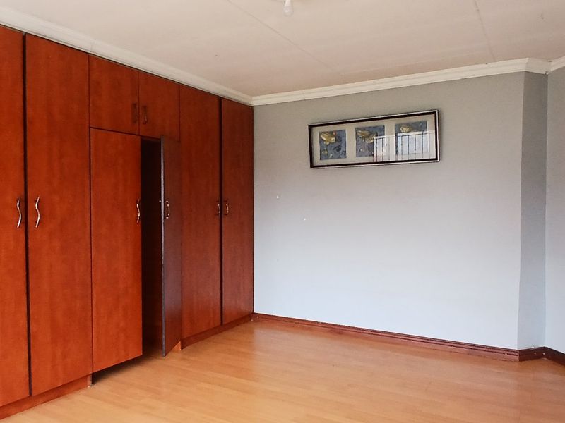 COZY 1 BEDROOM COTTAGE - Photo 2