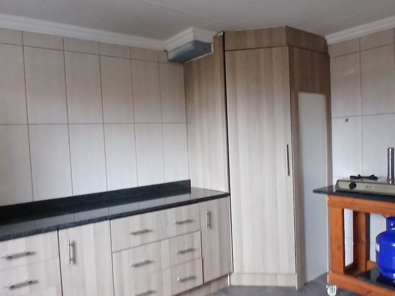 COZY 1 BEDROOM COTTAGE - Photo 6