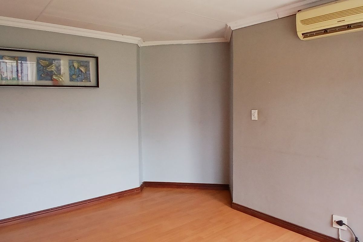 COZY 1 BEDROOM COTTAGE - Photo 3