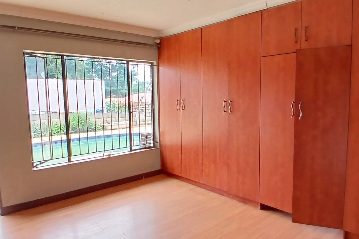 COZY 1 BEDROOM COTTAGE - Photo 4