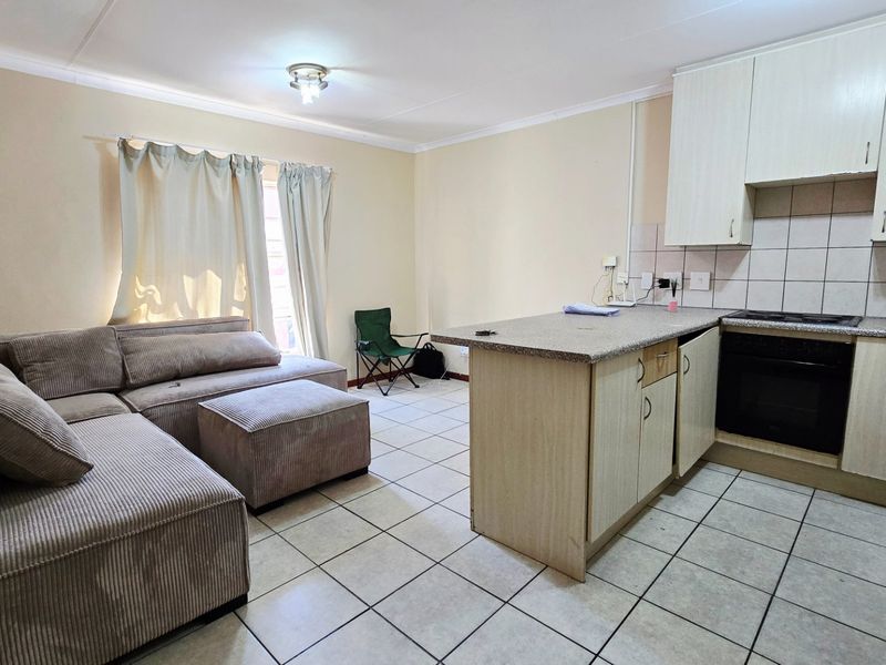 Modern 1 Bedroom apartment for Sale in Grand Central -  Midrand - Photo 2