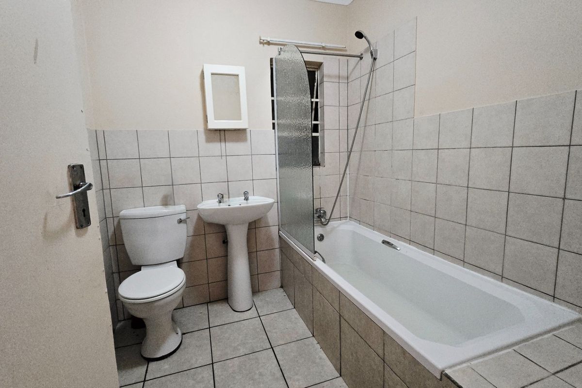 Modern 1 Bedroom apartment for Sale in Grand Central -  Midrand - Photo 4