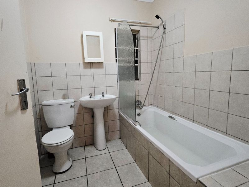 Modern 1 Bedroom apartment for Sale in Grand Central -  Midrand - Photo 4