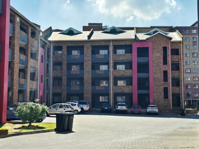 Modern 1 Bedroom apartment for Sale in Grand Central -  Midrand - Photo 8