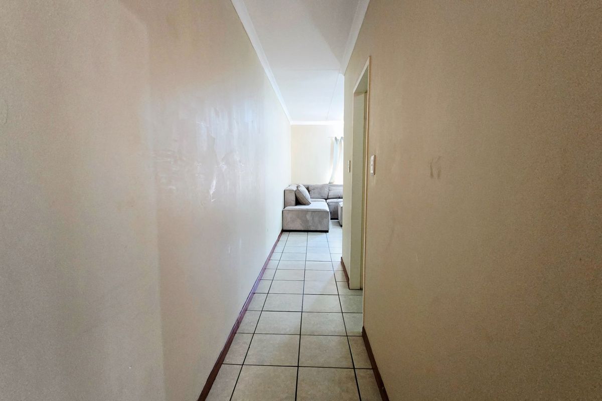 Modern 1 Bedroom apartment for Sale in Grand Central -  Midrand - Photo 5