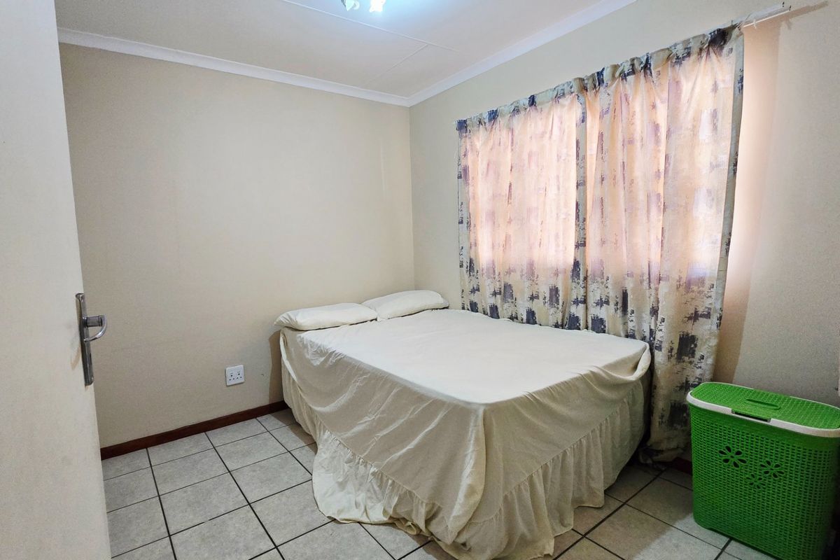 Modern 1 Bedroom apartment for Sale in Grand Central -  Midrand - Photo 3