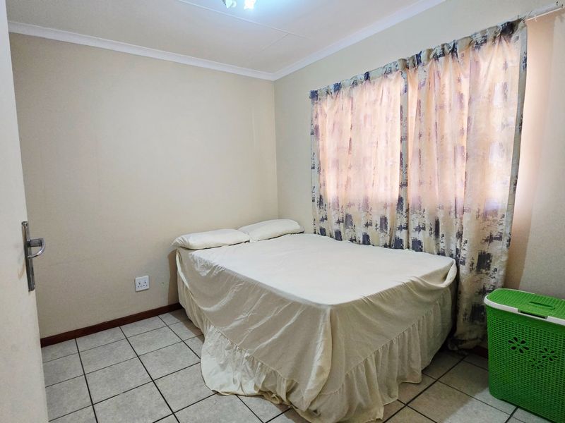 Modern 1 Bedroom apartment for Sale in Grand Central -  Midrand - Photo 3