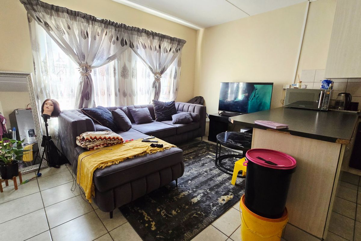 Modern 1 Bedroom apartment for Sale in Grand Central - Midrand - Photo 3