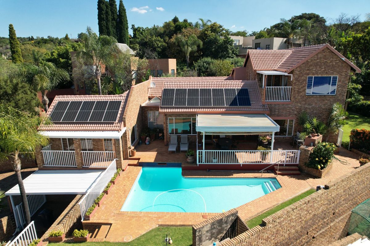 Spacious Four Bedroom Family Home for Sale in Emperors Estate - Photo 2