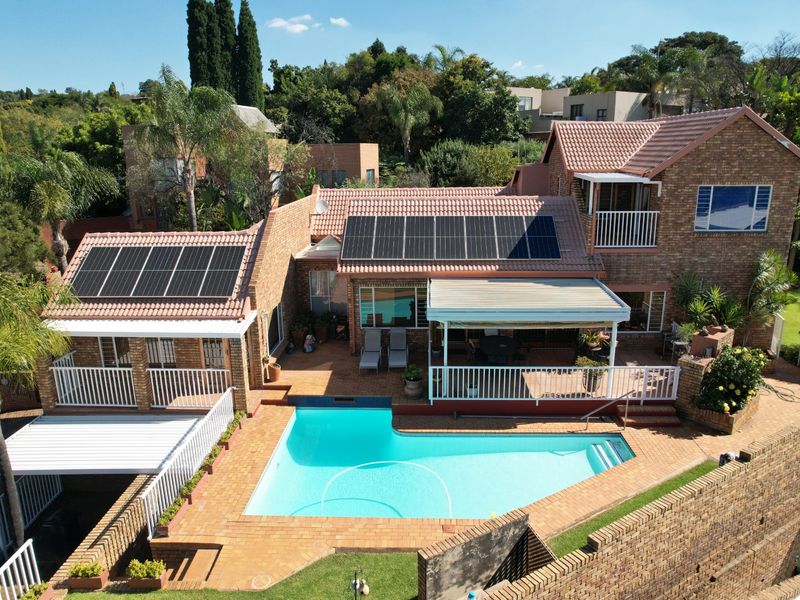 Spacious Four Bedroom Family Home for Sale in Emperors Estate - Photo 2