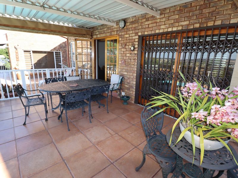 Spacious Four Bedroom Family Home for Sale in Emperors Estate - Photo 8