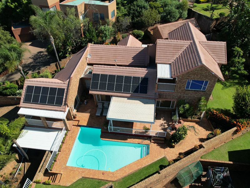 Spacious Four Bedroom Family Home for Sale in Emperors Estate - Photo 1