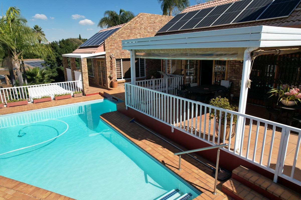 Spacious Four Bedroom Family Home for Sale in Emperors Estate - Photo 4