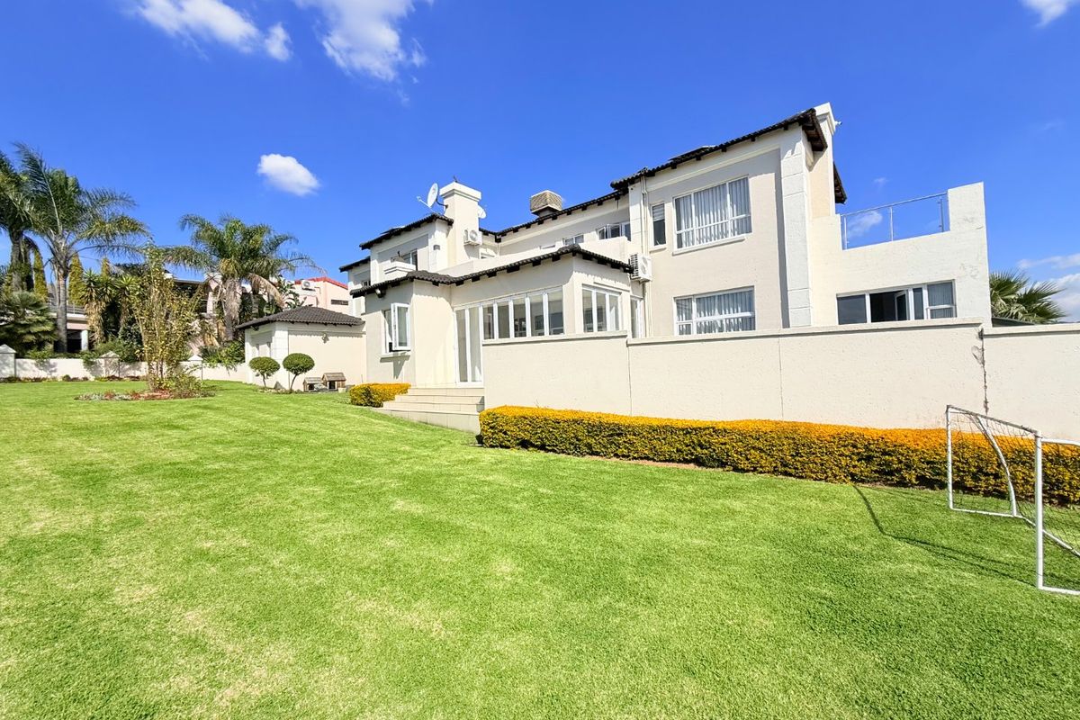 A 5 Bedroom Entertainer's Dream! - Photo 2