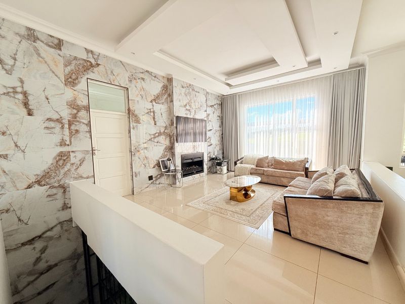 A 5 Bedroom Entertainer's Dream! - Photo 10