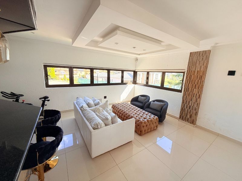 A 5 Bedroom Entertainer's Dream! - Photo 7