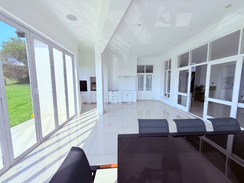 A 5 Bedroom Entertainer's Dream! - Photo 6