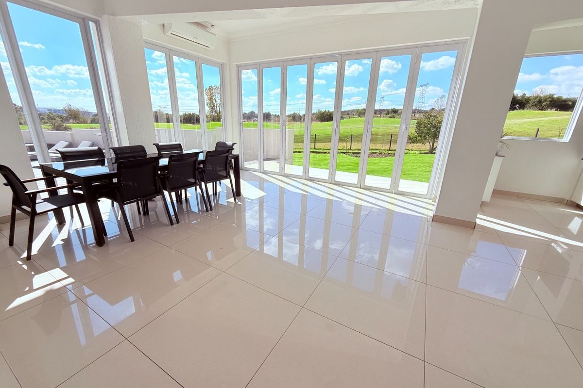 A 5 Bedroom Entertainer's Dream! - Photo 4