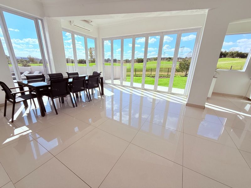 A 5 Bedroom Entertainer's Dream! - Photo 4