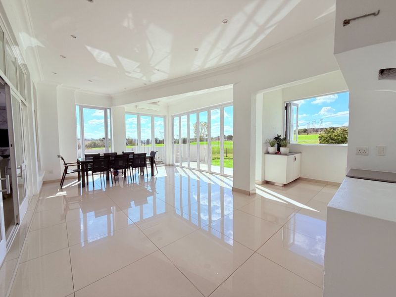 A 5 Bedroom Entertainer's Dream! - Photo 5