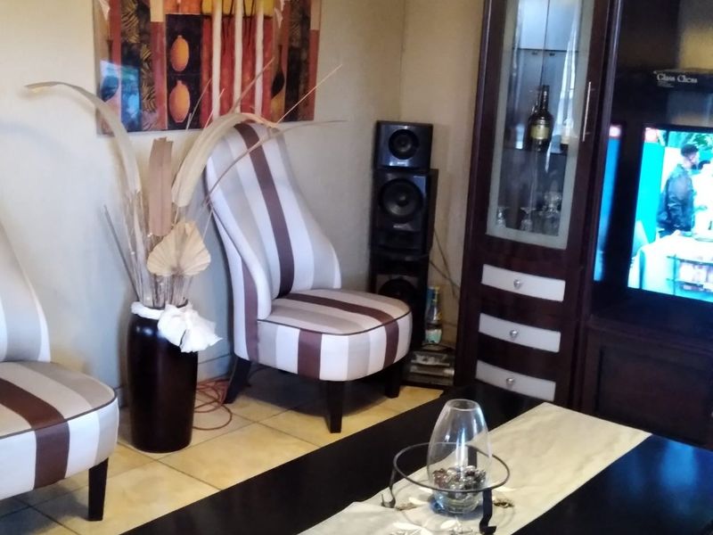 COZY FAMILY HOME IN ATTERIDGEVILLE EXT 6 – PERFECT FOR FIRST-TIME BUYERS - Photo 4