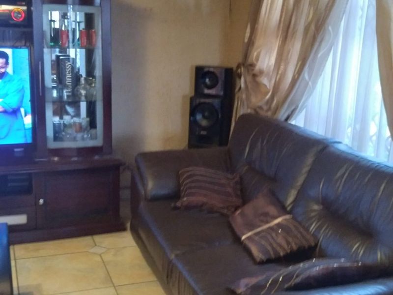 COZY FAMILY HOME IN ATTERIDGEVILLE EXT 6 – PERFECT FOR FIRST-TIME BUYERS - Photo 3