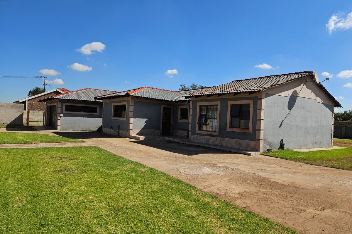3 Bedroom house with cottage - Photo 2