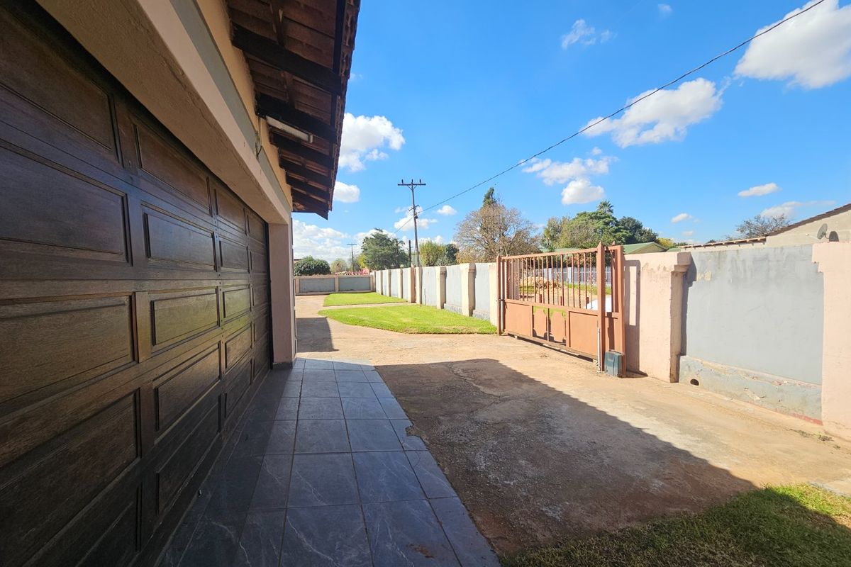 3 Bedroom house with cottage - Photo 3