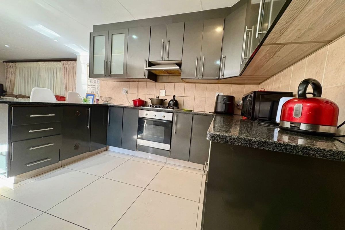 3 bedrooms for sale in Lyttelton manor in centurion  - Photo 5