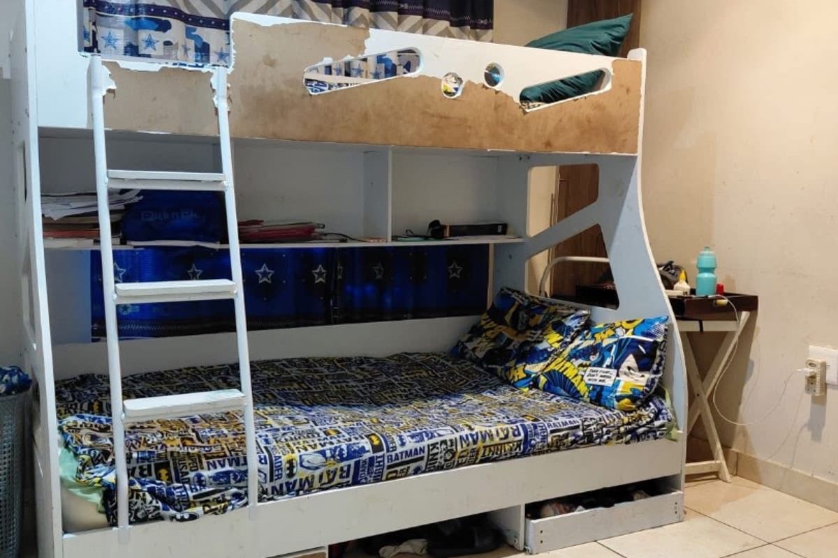 A bedroom featuring tiled flooring and recessed lighting, currently utilized as a children's room.