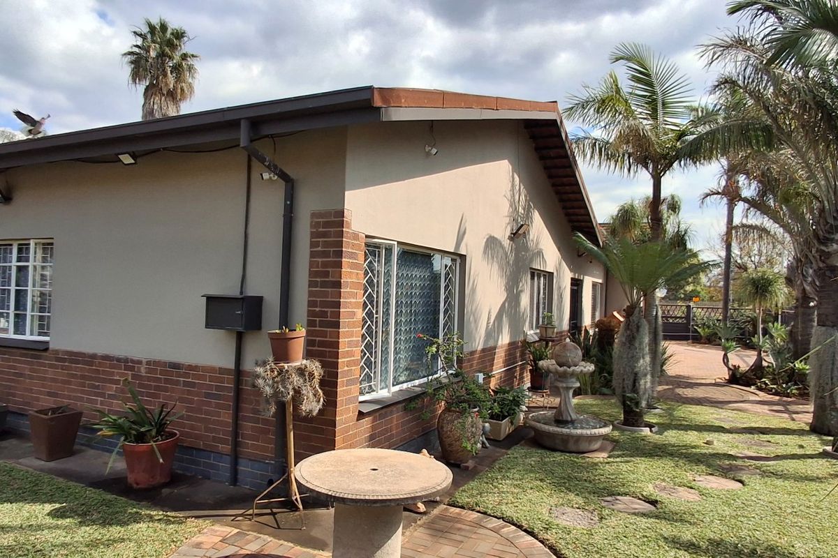 BEAUTIFUL FAMILY HOUSE WITH FLAT FOR SALE - Photo 3