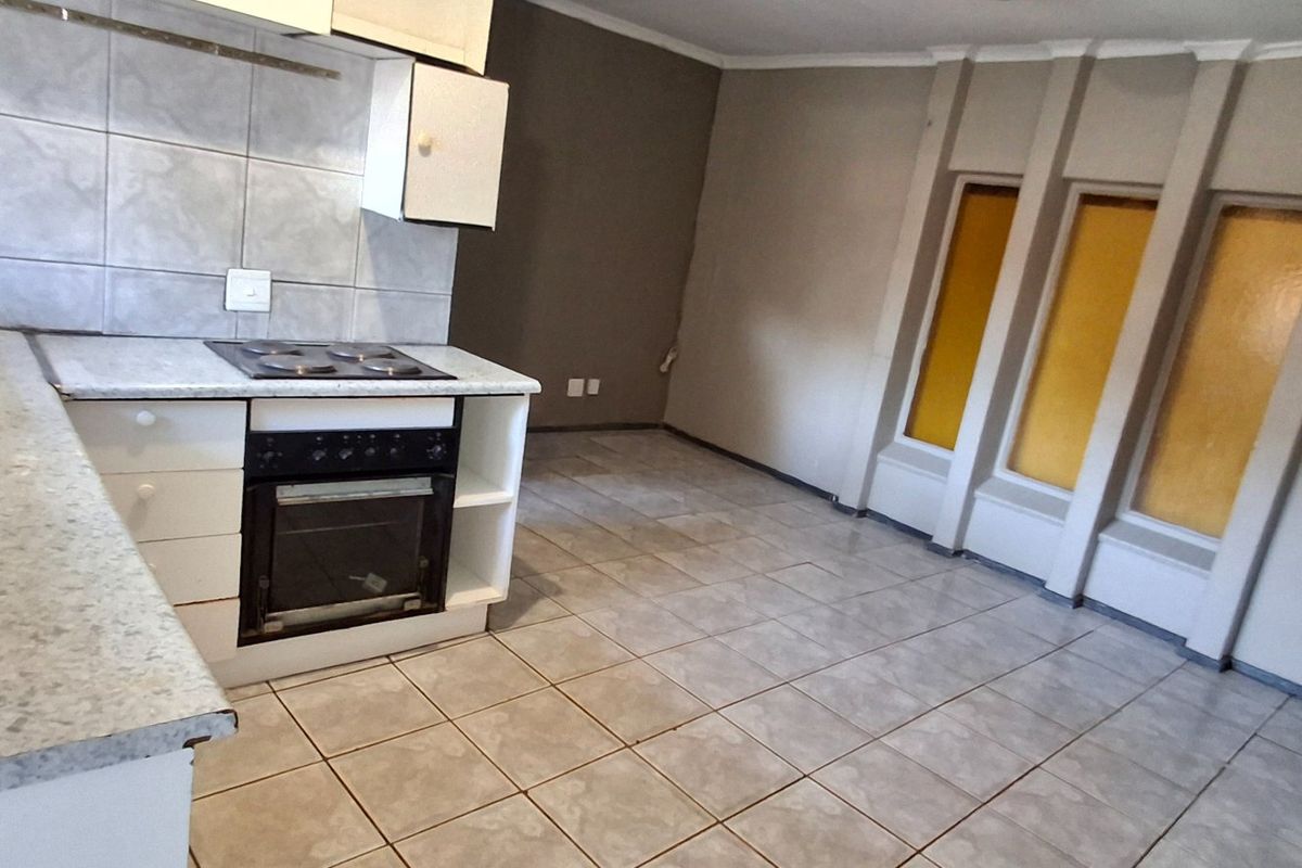 FIXER-UPPER LARGE HOUSE WITH FLAT FOR SALE IN ORCHARDS - Photo 5