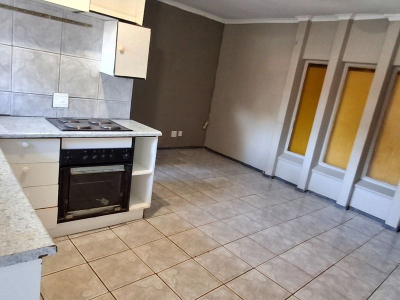 FIXER-UPPER LARGE HOUSE WITH FLAT FOR SALE IN ORCHARDS - Photo 5