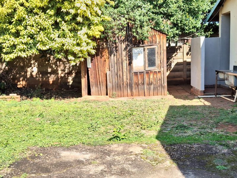 FIXER-UPPER LARGE HOUSE WITH FLAT FOR SALE IN ORCHARDS - Photo 2
