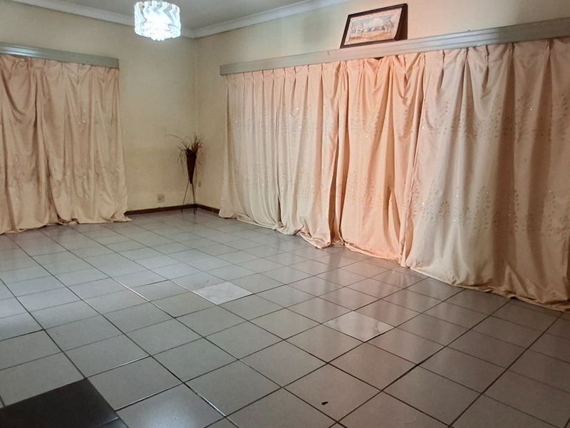 FIXER-UPPER LARGE HOUSE WITH FLAT FOR SALE IN ORCHARDS - Photo 9