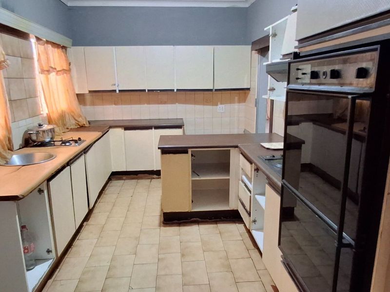 FIXER-UPPER LARGE HOUSE WITH FLAT FOR SALE IN ORCHARDS - Photo 3