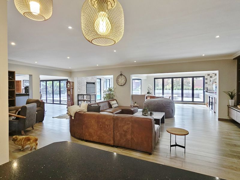 Designed for Entertaining. Created for Living. - Photo 9