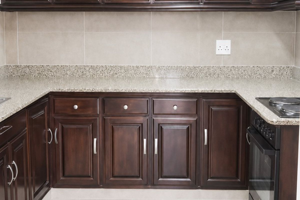 Modern & Spacious 3 Bedroom Apartment with Lock-Up Garage - Photo 4