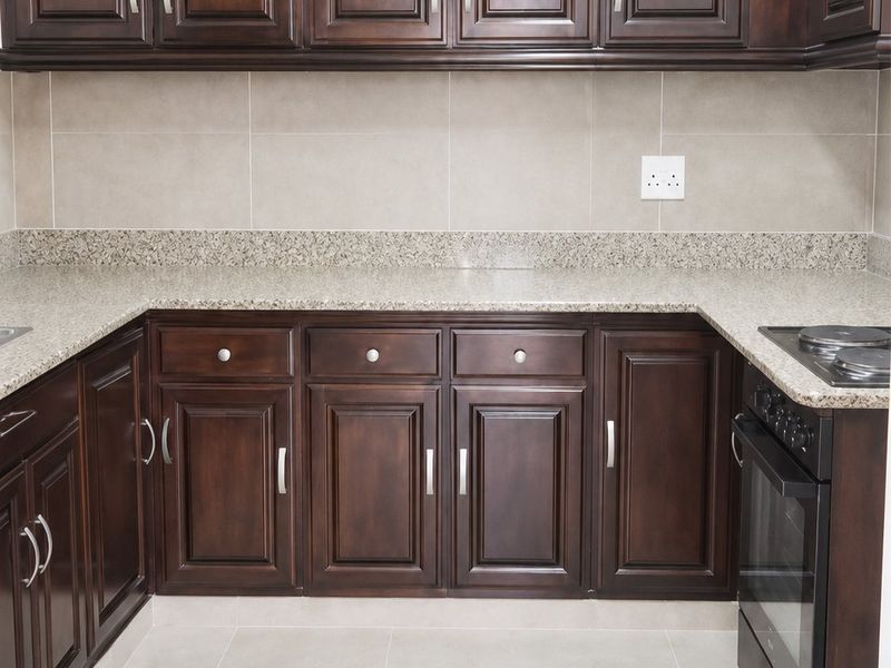 Modern & Spacious 3 Bedroom Apartment with Lock-Up Garage - Photo 4