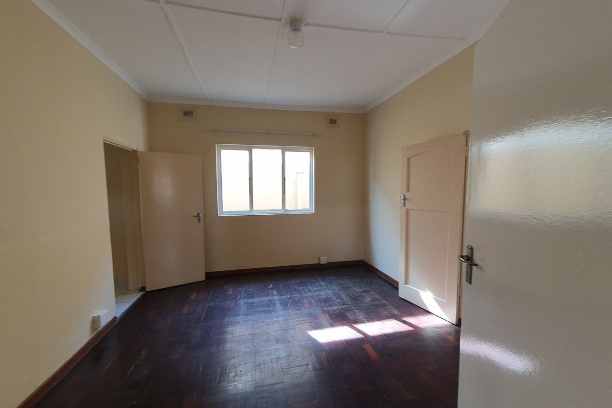 Three-bedroom flat in Bluff - Photo 5