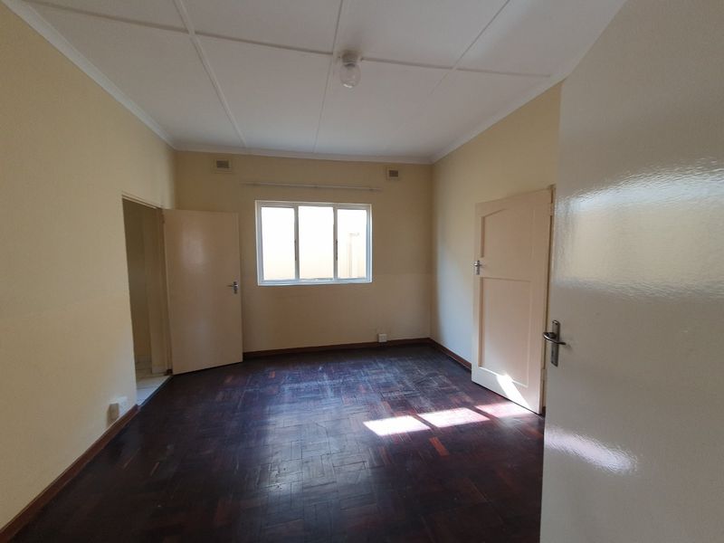 Three-bedroom flat in Bluff - Photo 5