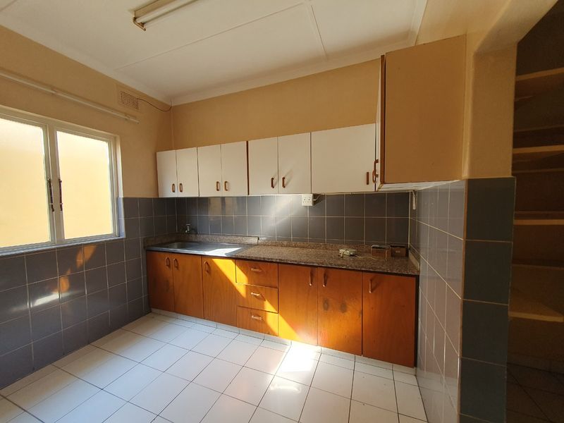 Three-bedroom flat in Bluff - Photo 7