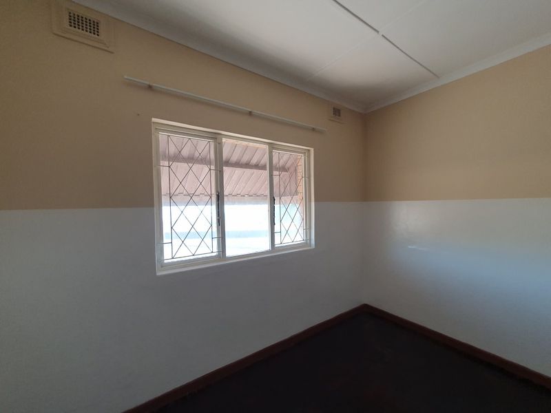 Three-bedroom flat in Bluff - Photo 3