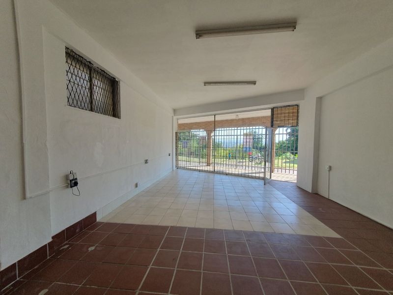 Premium Bluff Factory Retail Space for Lease - Photo 4