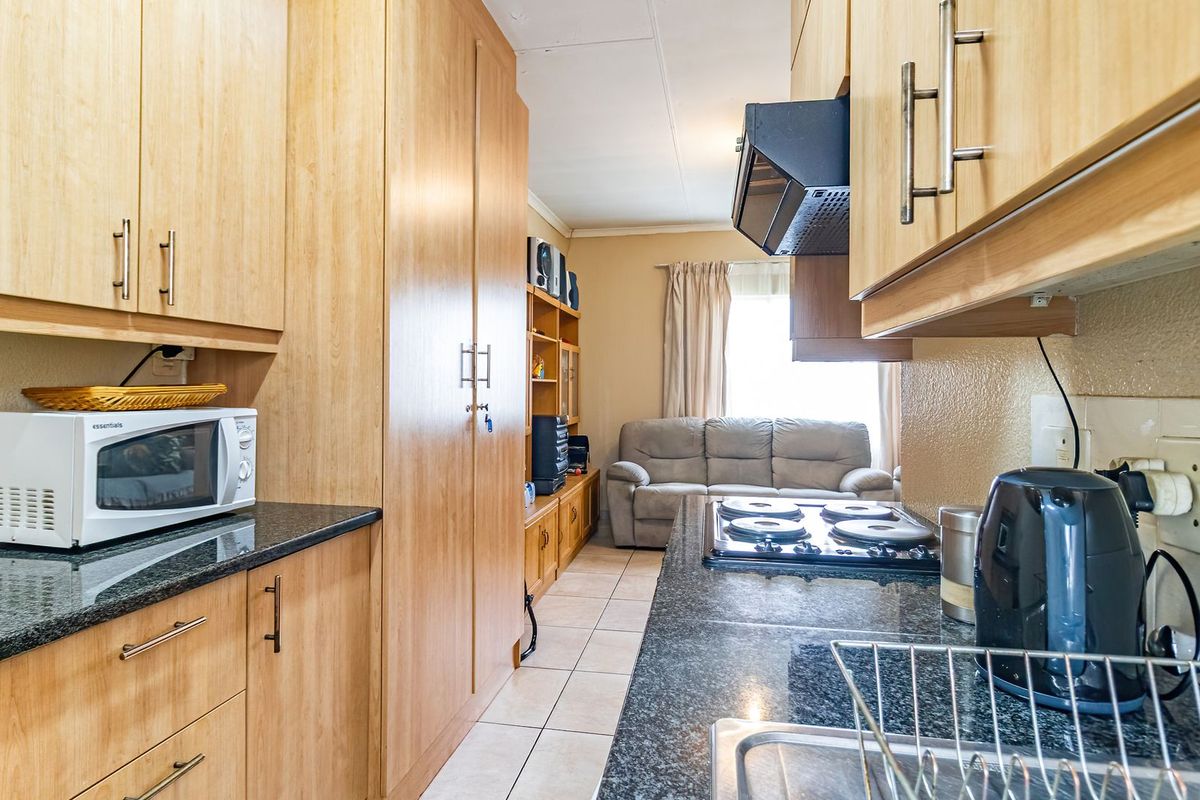 Neat 2 bedroom apartment in Eden Glen  - Photo 4