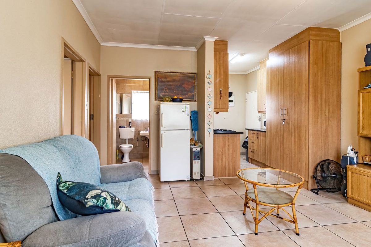 Neat 2 bedroom apartment in Eden Glen  - Photo 2
